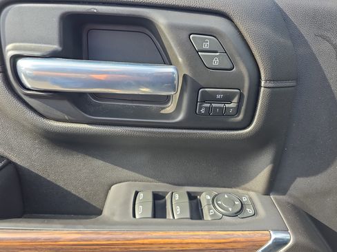 Used 2021 Chevrolet Silverado 1500 High Country w/ Technology Package image 19