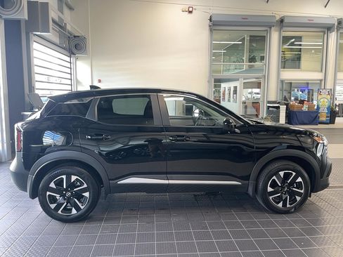 Used 2025 Nissan Kicks SV image 23