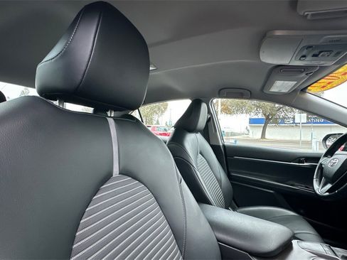 Used 2022 Toyota Camry SE image 19