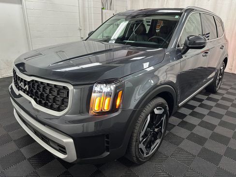 Used 2024 Kia Telluride EX AWD/4WD image 4
