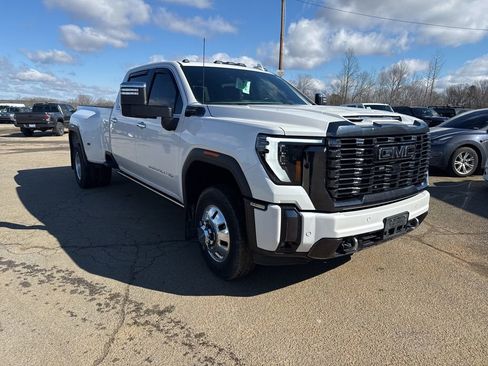 Used 2024 GMC Sierra 3500 Denali Ultimate image 4