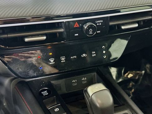Used 2025 Nissan Kicks SR AWD/4WD image 28