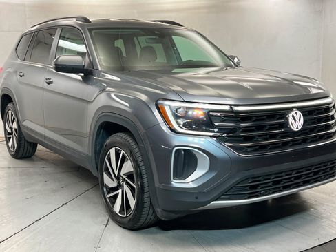 Used 2025 Volkswagen Atlas SE AWD/4WD image 8