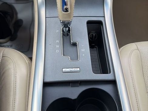 Used 2009 Lincoln MKS image 25