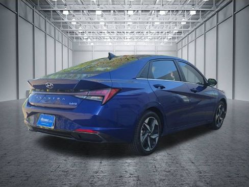 Used 2022 Hyundai Elantra Limited w/ Preferred Accessory Package FWD image 7