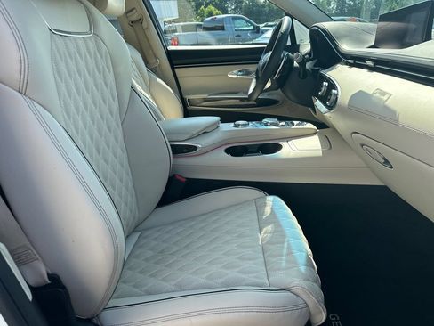 Used 2022 Genesis GV70 3.5T Sport w/ Sport Prestige Package AWD/4WD image 14