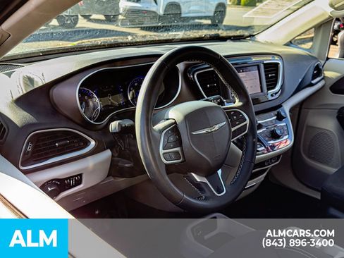 Used 2023 Chrysler Voyager LX FWD image 11