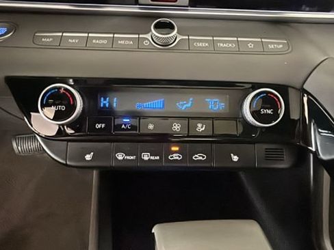 Used 2024 Hyundai Elantra SEL w/ Convenience Package FWD image 22