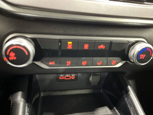 Used 2023 Nissan Altima 2.5 SR image 9