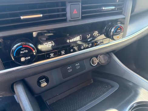 Certified 2025 Nissan Rogue SV image 35