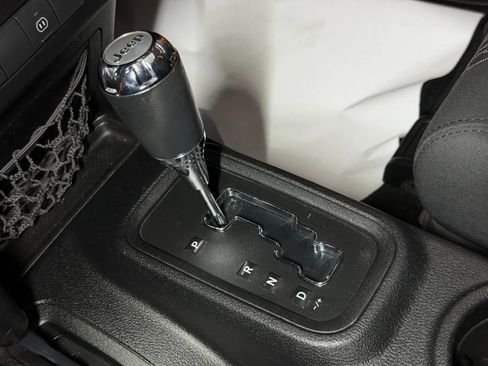 Used 2012 Jeep Wrangler Rubicon w/ PWR Convenience Group AWD/4WD image 29