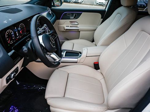 Certified 2025 Mercedes-Benz GLA 250 4MATIC image 18