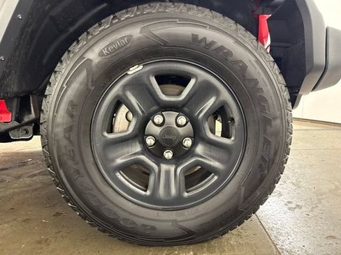 Used 2018 Jeep Wrangler Sport AWD/4WD image 12
