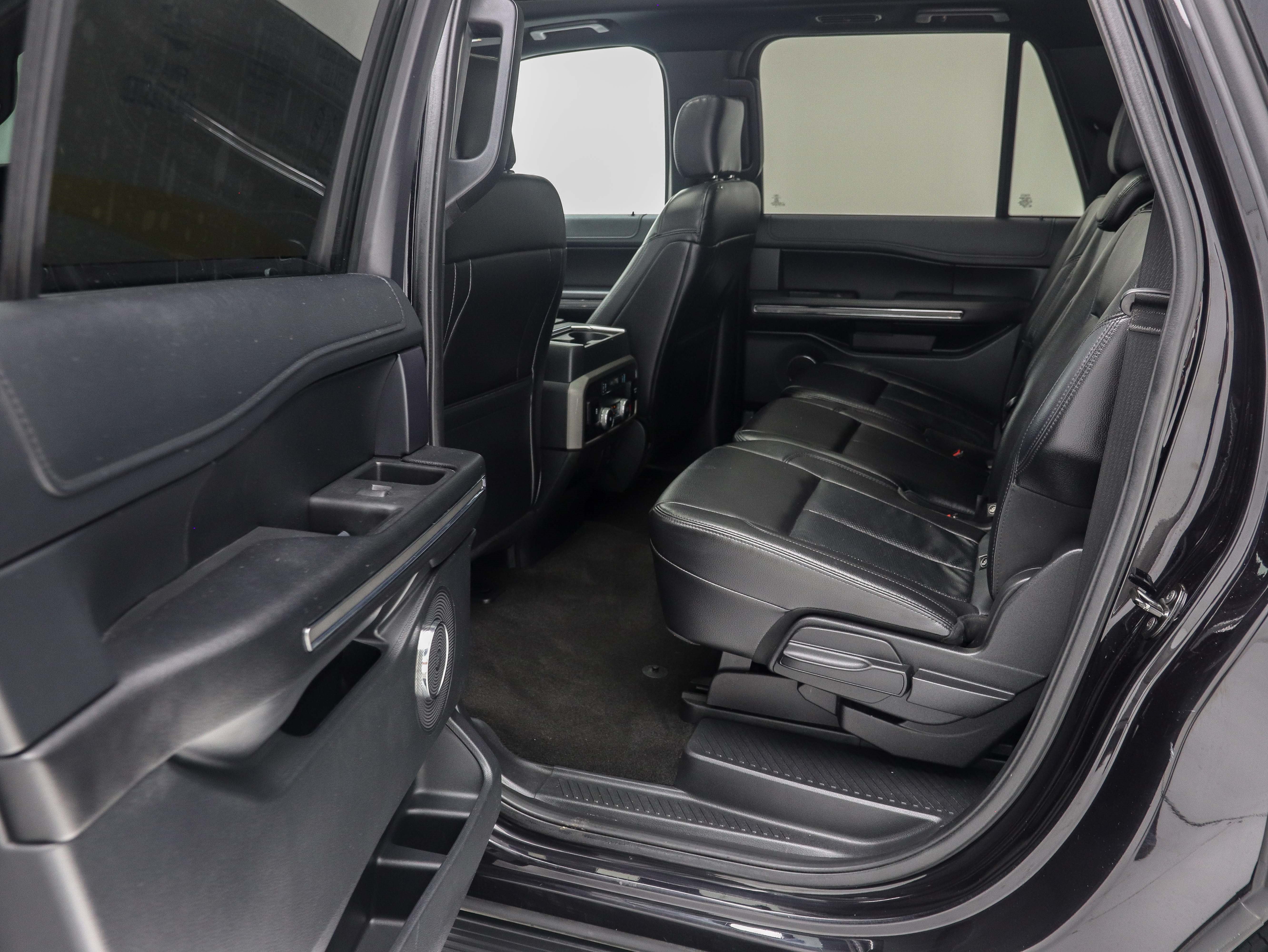 Used 2020 Ford Expedition Max XLT w/ Equipment Group 202A AWD/4WD image 22