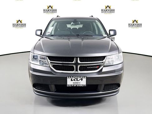 Used 2018 Dodge Journey SE w/ Mopar All Weather Group FWD image 2