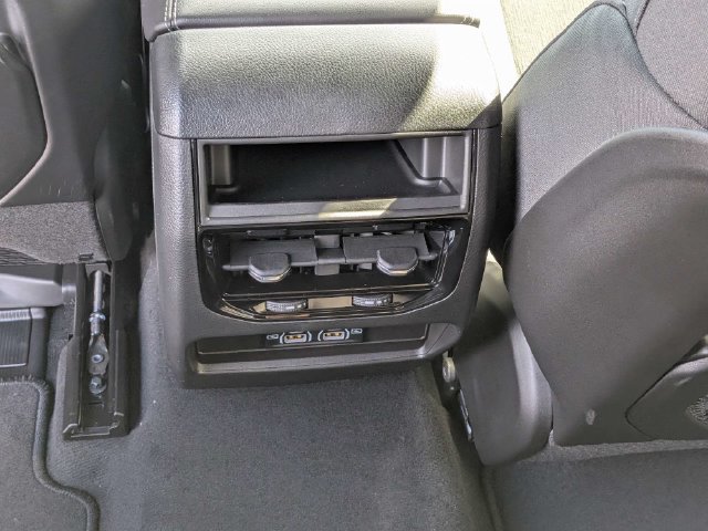 New 2027 Jeep Grand Cherokee Laredo RWD image 15