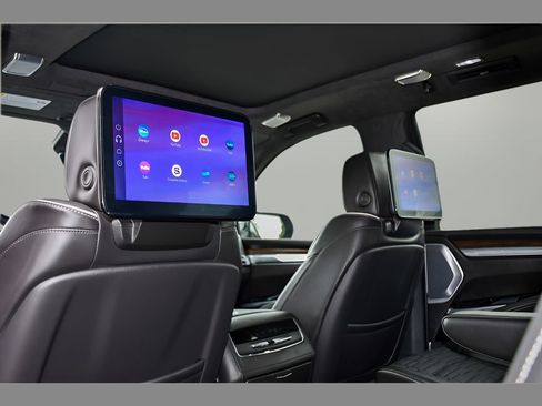 Used 2025 Cadillac Escalade Sport Platinum w/ LPO, Floor Liner Package AWD/4WD image 15