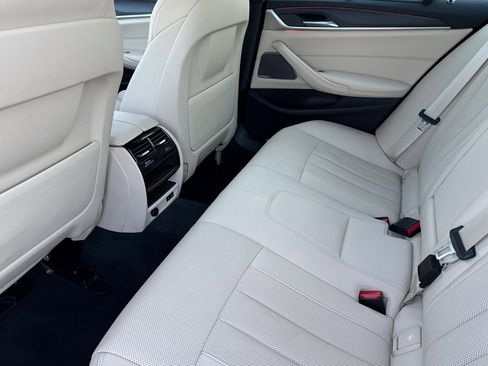 Used 2023 BMW 530i w/ Premium Package image 27