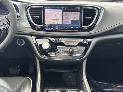 New 2026 Chrysler Pacifica Limited w/ S Appearance Package image 14