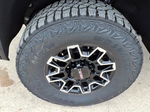 New 2026 GMC Sierra 2500 AT4X image 9