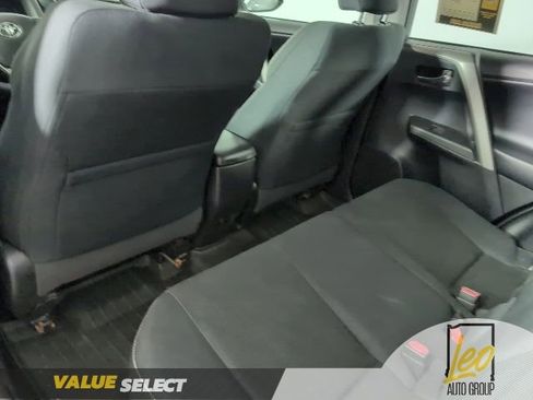 Used 2018 Toyota RAV4 XLE FWD image 9