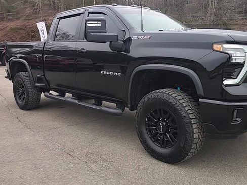 Used 2025 Chevrolet Silverado 2500 ZR2 image 9