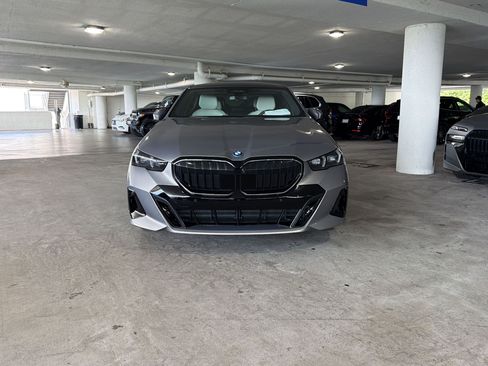 Used 2026 BMW 550e xDrive AWD/4WD image 3