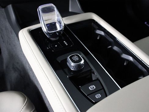 New 2026 Volvo XC90 B6 Plus w/ Protection Package Premier image 7