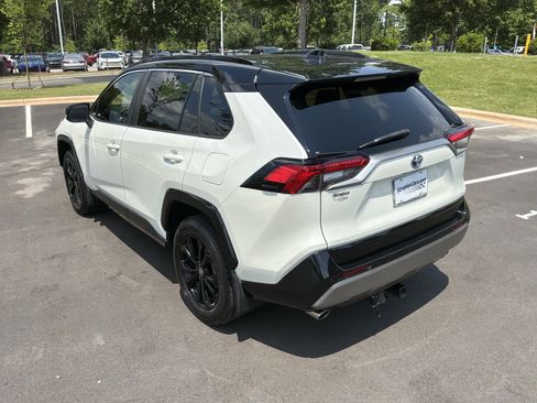 Used 2022 Toyota RAV4 XSE AWD/4WD image 8