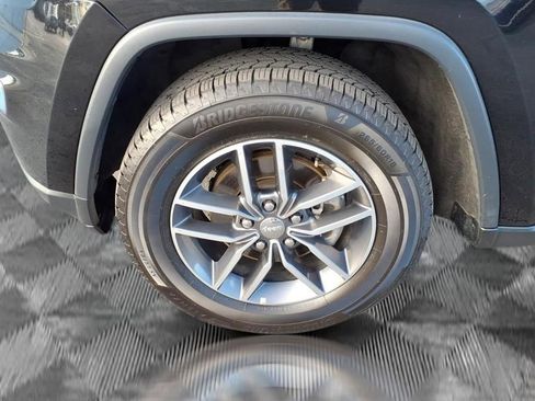 Used 2017 Jeep Grand Cherokee Limited image 11