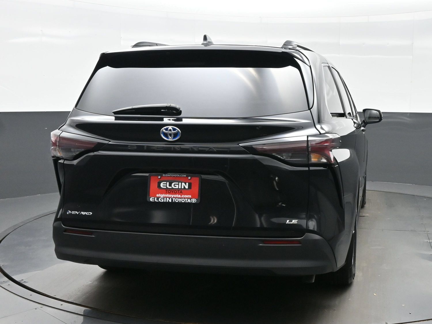Used 2025 Toyota Sienna LE AWD/4WD image 5
