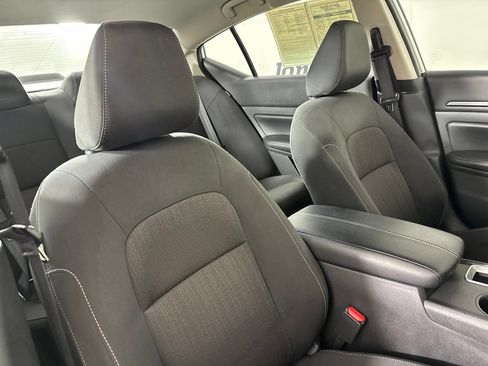 Used 2025 Nissan Altima 2.5 SV FWD image 29