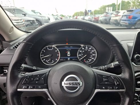 Certified 2020 Nissan Sentra SV FWD image 18