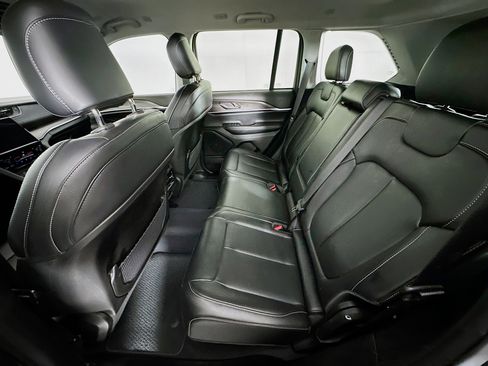 Used 2023 Jeep Grand Cherokee Limited w/ Black Appearance Package image 28