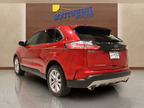 Used 2022 Ford Edge Titanium image 2