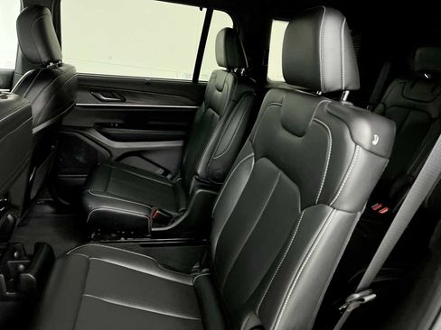 Used 2024 Jeep Grand Cherokee L Limited w/ Luxury Tech Group II AWD/4WD image 31