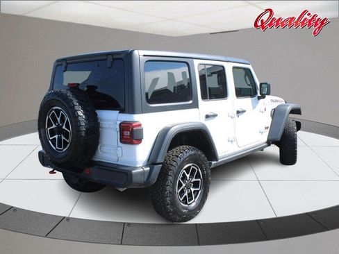 Used 2024 Jeep Wrangler Unlimited Rubicon AWD/4WD image 3