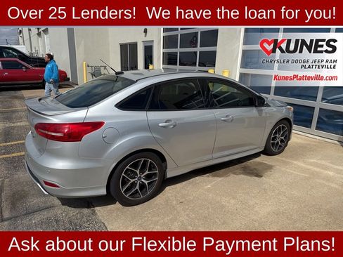 Used 2015 Ford Focus SE w/ SE Sport Package FWD image 3