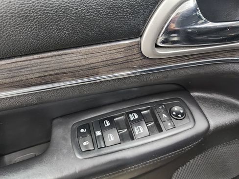 Used 2018 Jeep Grand Cherokee Overland AWD/4WD image 10