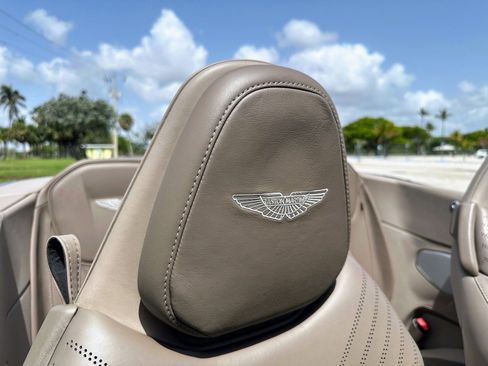 Used 2019 Aston Martin DB11 Volante RWD image 22