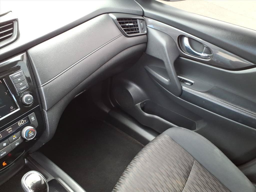 Used 2018 Nissan Rogue SV FWD image 34