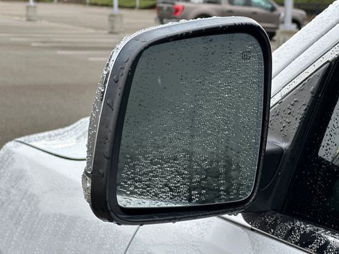 Used 2018 Jeep Grand Cherokee Limited image 54