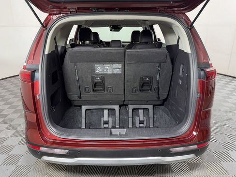 Used 2024 Kia Carnival LX image 8
