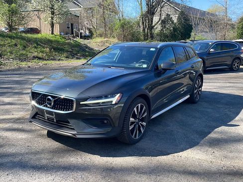 Used 2021 Volvo V60 T5 Cross Country w/ Lounge Package image 1