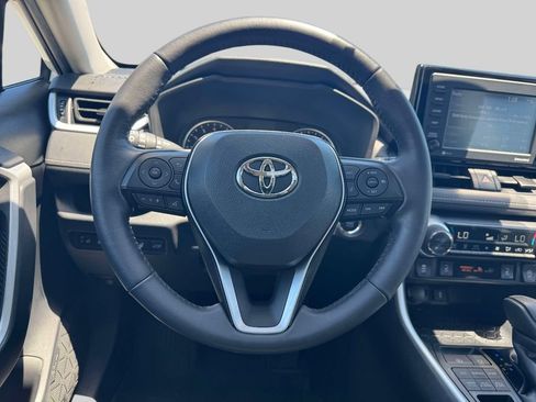 Used 2021 Toyota RAV4 XLE w/ Convenience Package AWD/4WD image 12