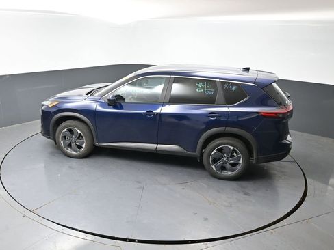 Used 2025 Nissan Rogue SV FWD image 17
