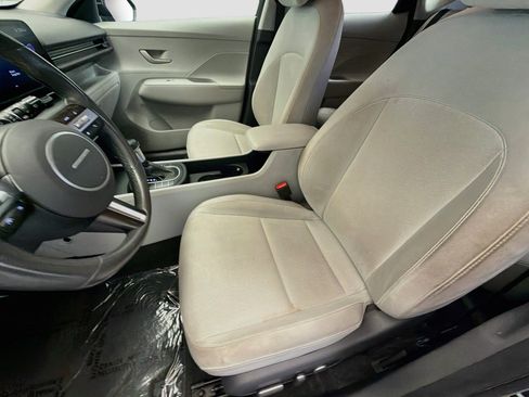 Used 2025 Hyundai Kona SEL FWD image 11