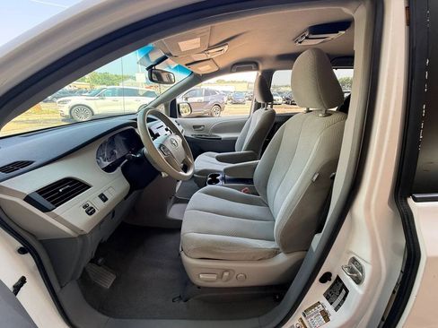 Used 2011 Toyota Sienna LE w/ Towing Pkg FWD image 25