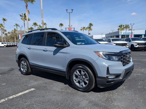 Used 2023 Honda Passport TrailSport image 2