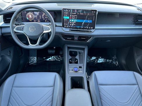 New 2026 Volkswagen Tiguan SE image 12